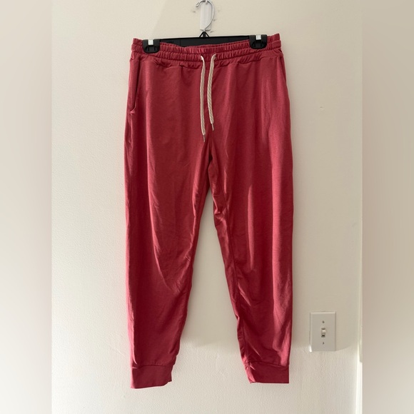 Vuori Performance Joggers in Sierra Heather Pink Red Size Medium DreamKnit - Picture 3 of 16